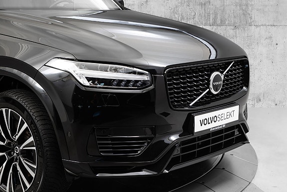 Volvo XC90 2 of 5