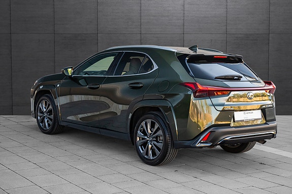 Lexus UX250h 2 of 5
