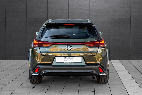 Lexus UX250h 3 of 5