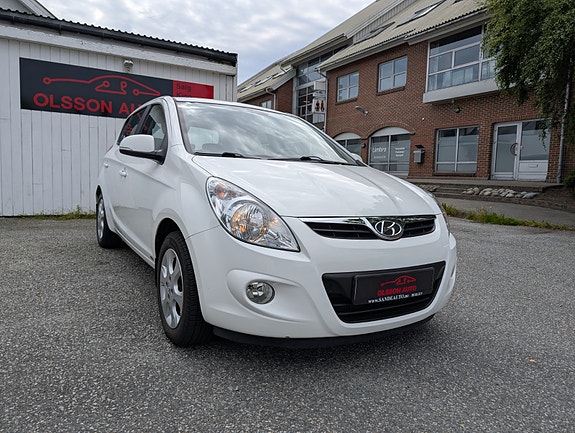 Hyundai i20 2 of 5