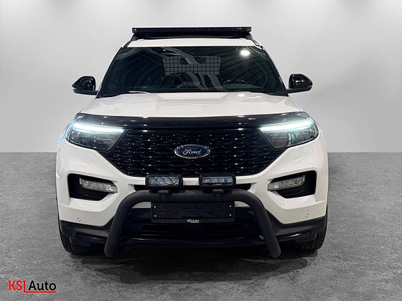 Ford Explorer 2 of 5