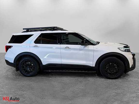 Ford Explorer 4 of 5