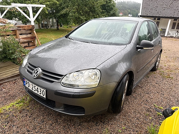 Volkswagen Golf V 2 of 5