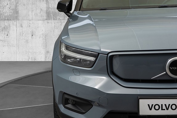 Volvo XC40 3 of 5