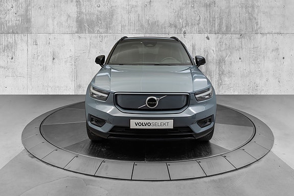 Volvo XC40 4 of 5