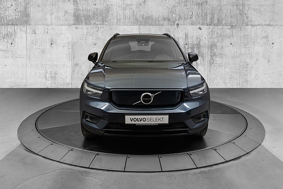 Volvo XC40 4 of 5