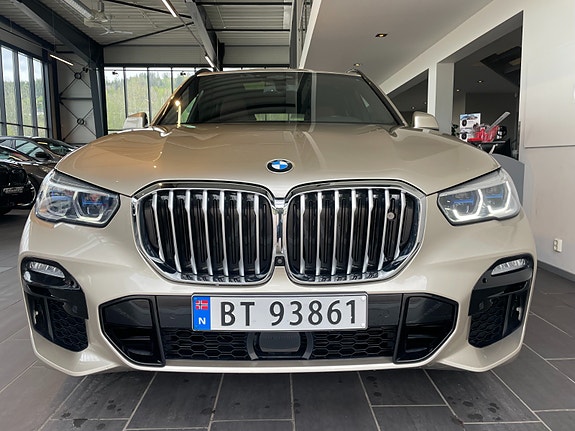 BMW X5 2 of 5