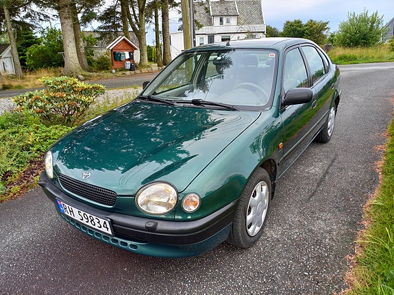 Toyota Corolla 2 of 30