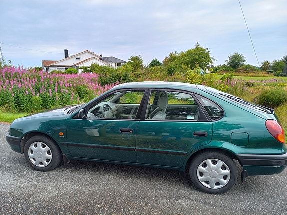 Toyota Corolla 5 of 30