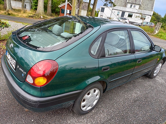 Toyota Corolla 8 of 30