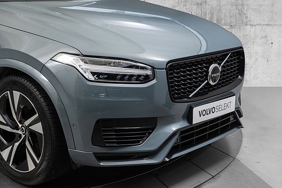 Volvo XC90 2 of 5