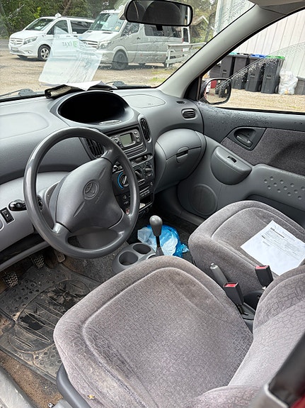 Toyota Yaris Verso 5 of 5