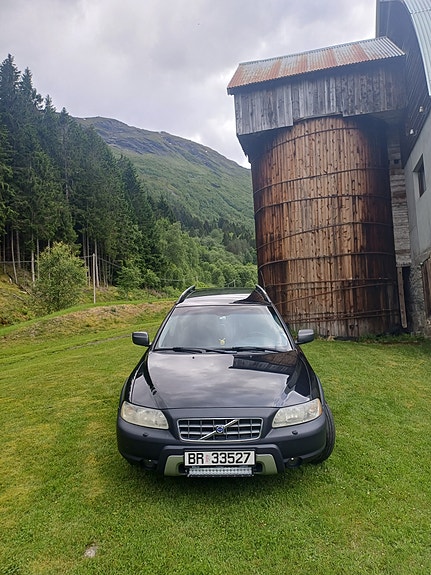 Volvo XC70 2 of 30