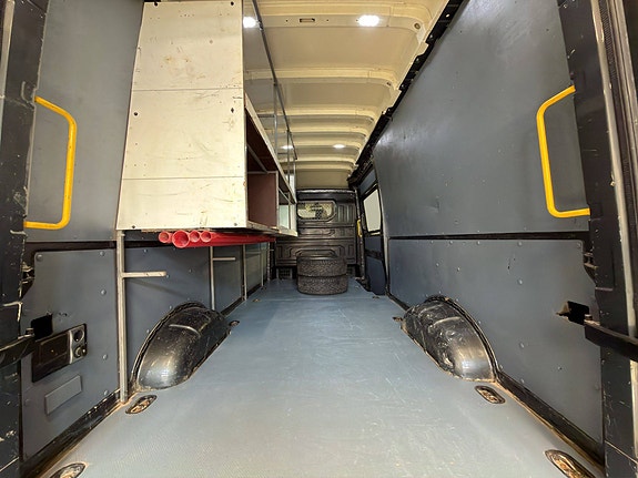 Volkswagen Crafter 12 of 30