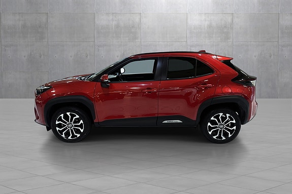 Toyota Yaris Cross 2 of 5