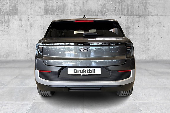 Ford Explorer 4 of 5