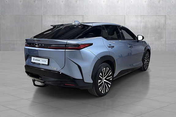 Lexus RZ450e 3 of 5