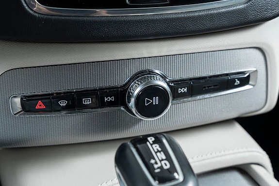 Volvo XC90 18 of 30
