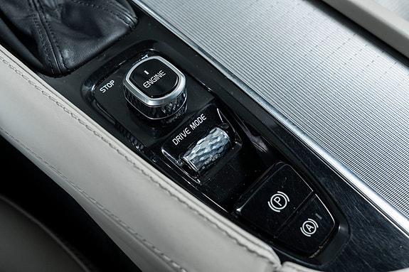 Volvo XC90 22 of 30
