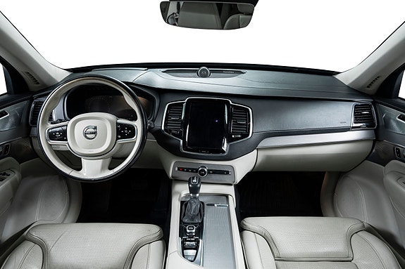 Volvo XC90 19 of 30