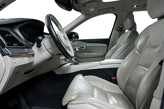Volvo XC90 28 of 30