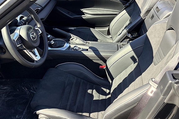 Mazda MX-5 9 of 15