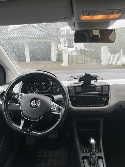 Volkswagen e-Up! 8 of 9