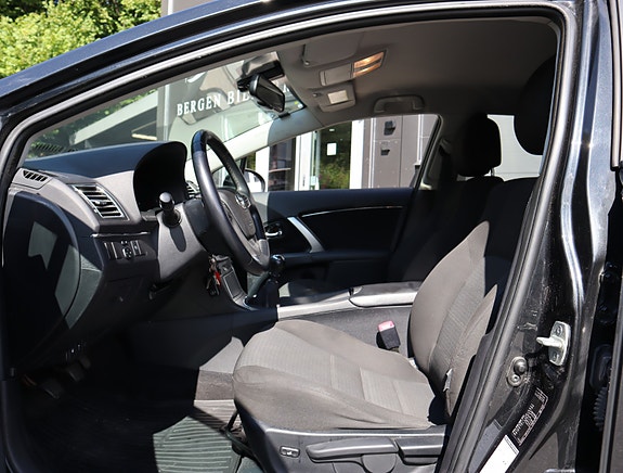 Toyota Avensis 5 of 5