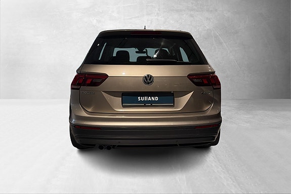 Volkswagen Tiguan 4 of 5