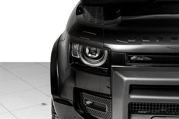Land Rover Defender 110 13 of 30