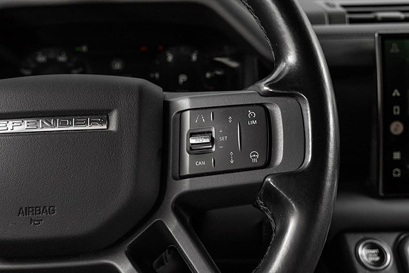 Land Rover Defender 110 19 of 30