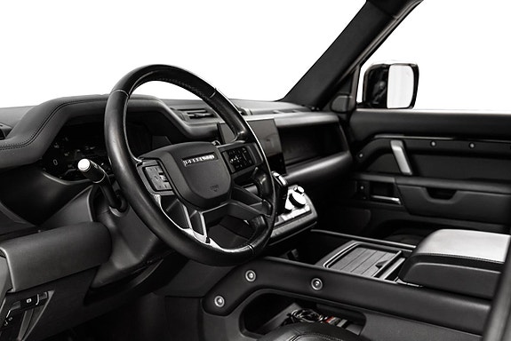 Land Rover Defender 110 7 of 30