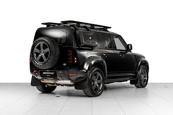 Land Rover Defender 110 2 of 5