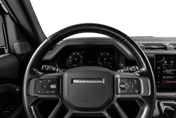 Land Rover Defender 110 12 of 30