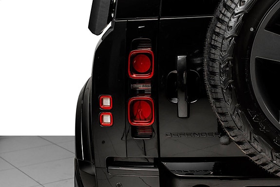 Land Rover Defender 110 15 of 30