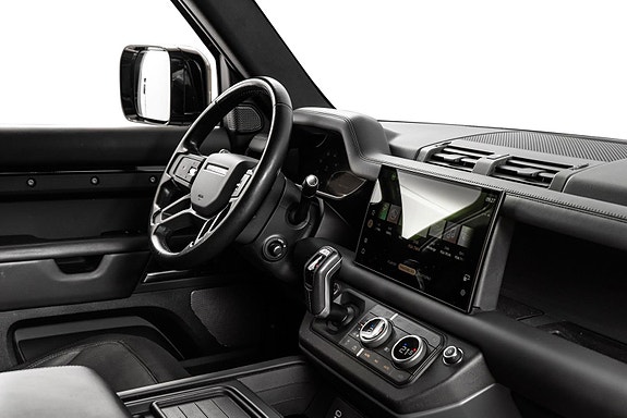 Land Rover Defender 110 9 of 30