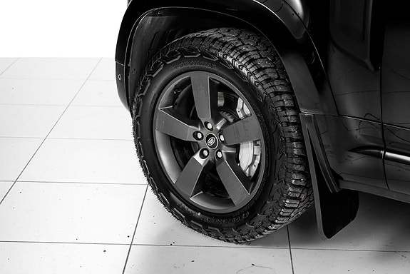 Land Rover Defender 110 18 of 30
