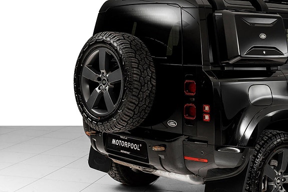 Land Rover Defender 110 14 of 30