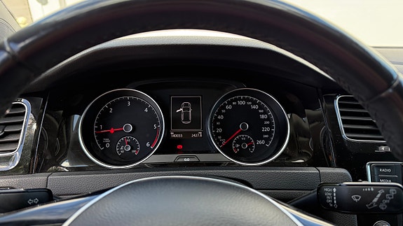 Volkswagen Golf VII 8 of 15