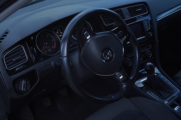 Volkswagen Golf VII 6 of 15