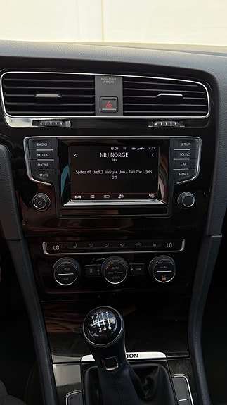 Volkswagen Golf VII 9 of 15