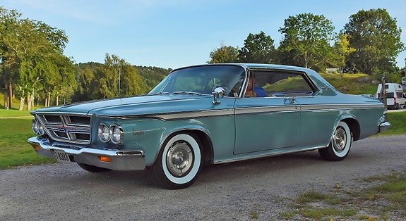 Chrysler 300 3 of 9
