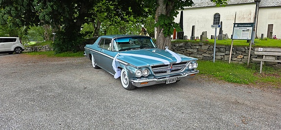 Chrysler 300 2 of 9