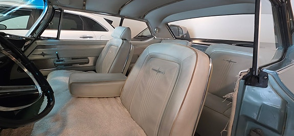 Chrysler 300 8 of 9