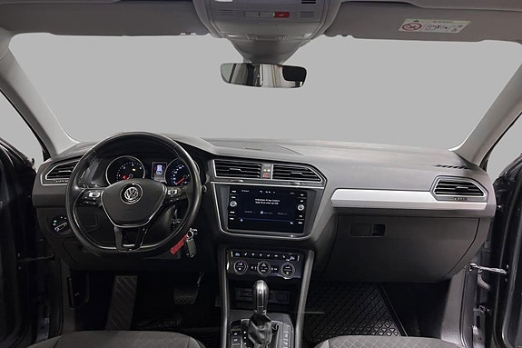 Volkswagen Tiguan 12 of 25