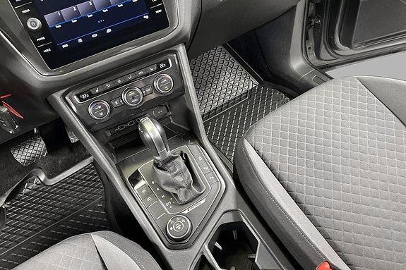 Volkswagen Tiguan 16 of 25