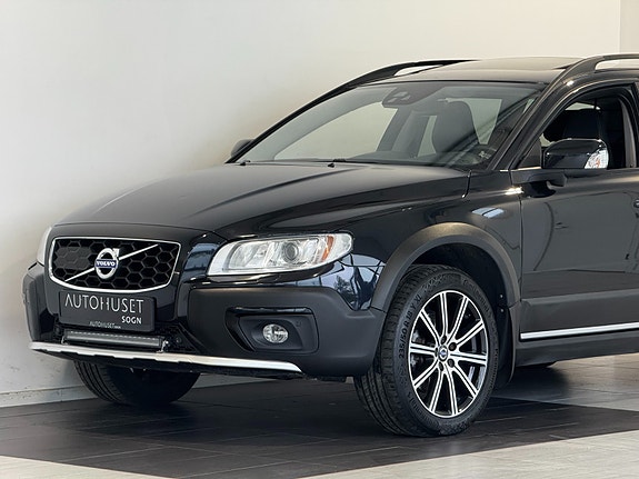 Volvo XC70 2 of 5