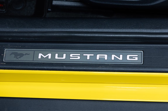 Ford Mustang 9 of 18