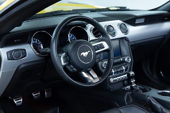 Ford Mustang 6 of 18