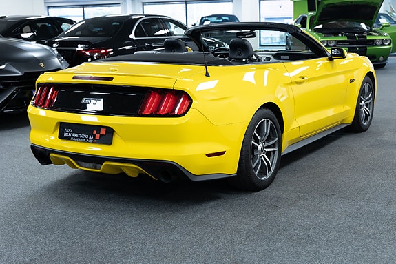 Ford Mustang 3 of 18